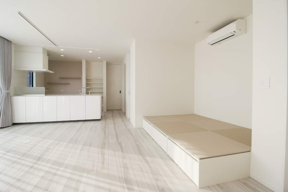 優しい色味の内装が魅力！ガレージつきの平屋のお家