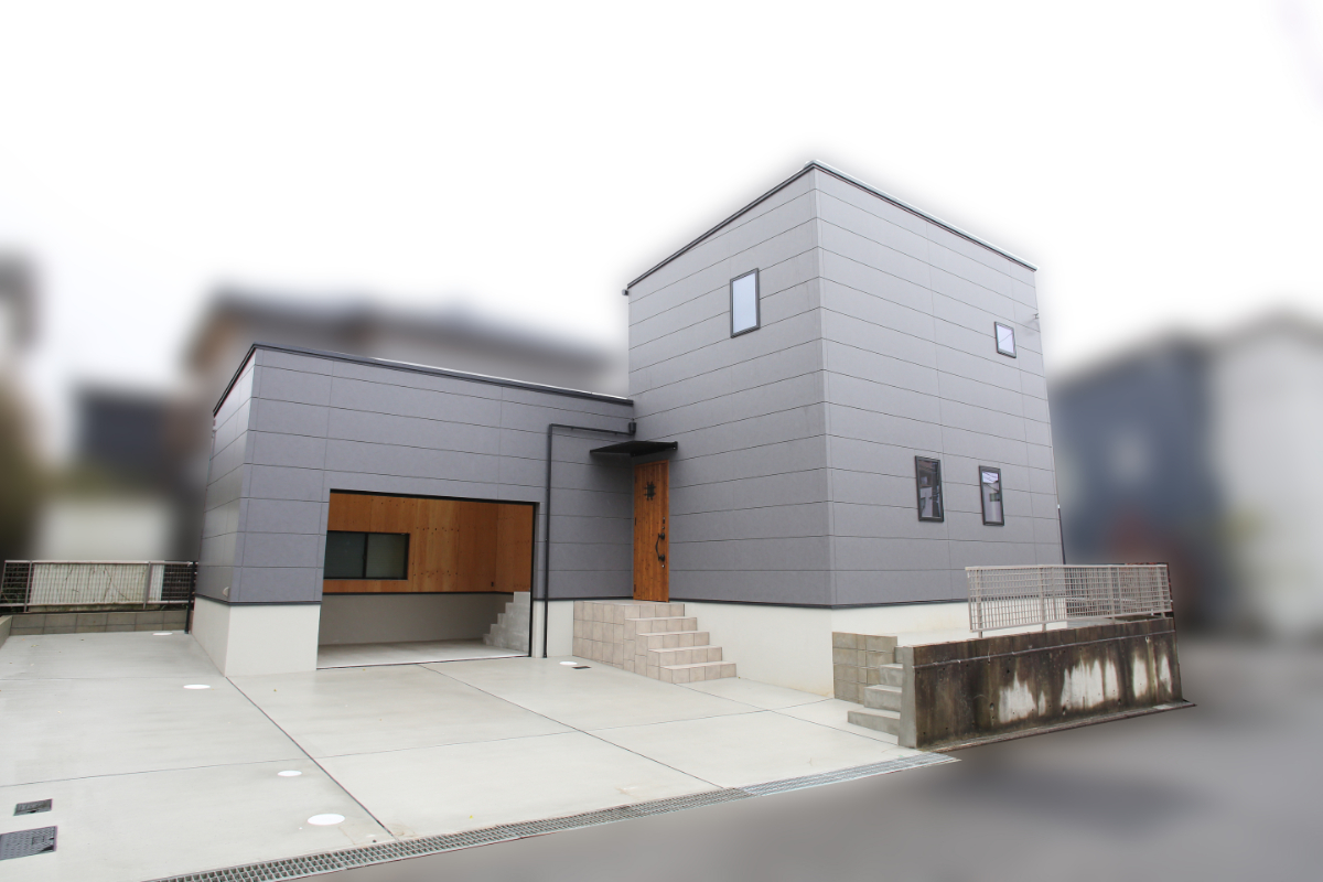 無駄のないフォルムに機能を内包した、ガレージつき事務所