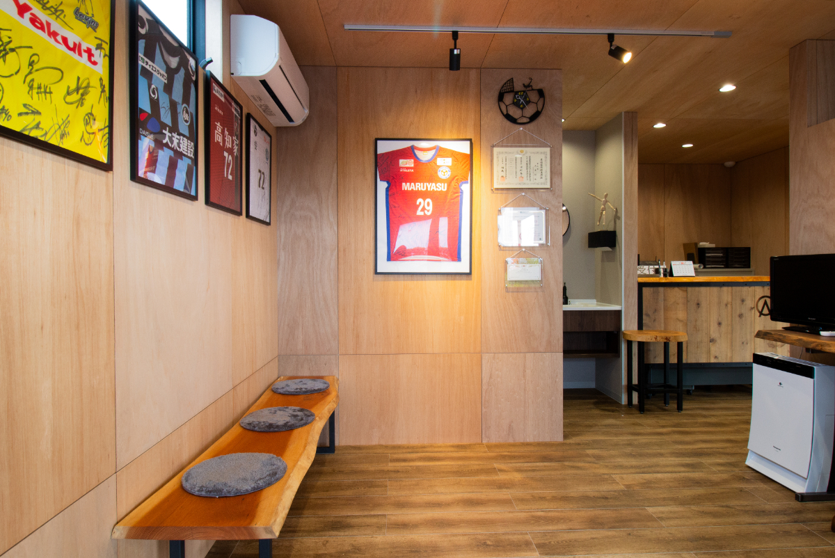 落着きと温かみの溢れる接骨院併用住宅