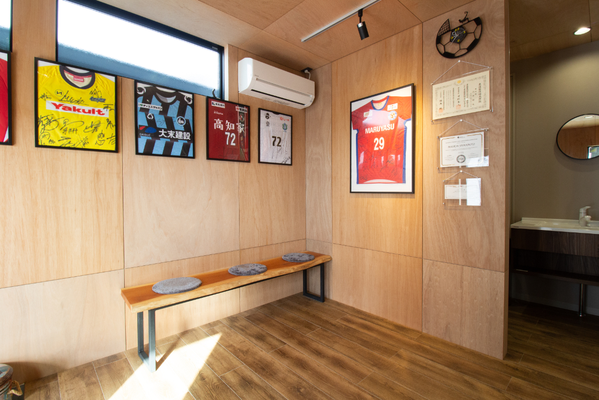 落着きと温かみの溢れる接骨院併用住宅