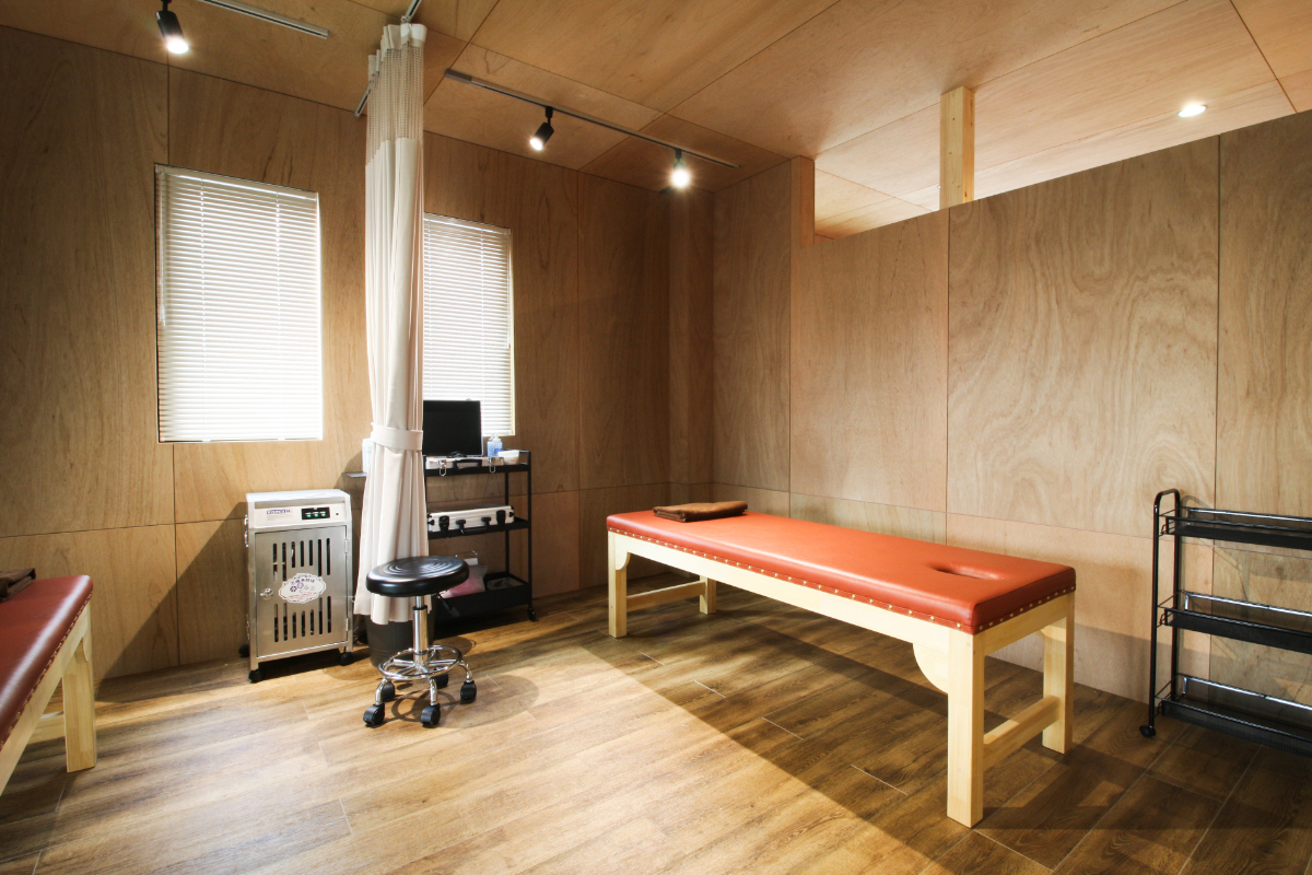 落着きと温かみの溢れる接骨院併用住宅