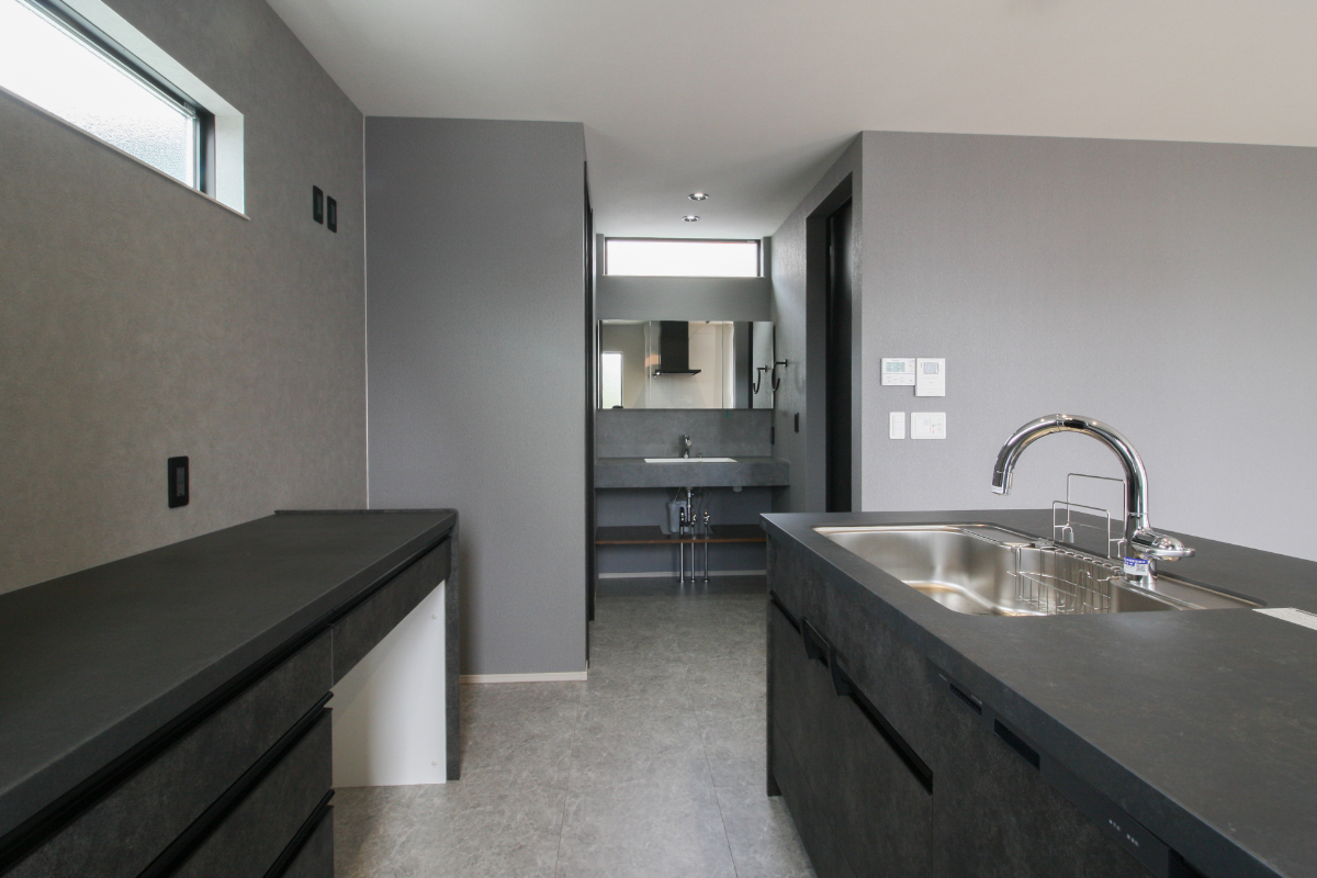 無駄のないゾーニングが美しい、洗練された住まい