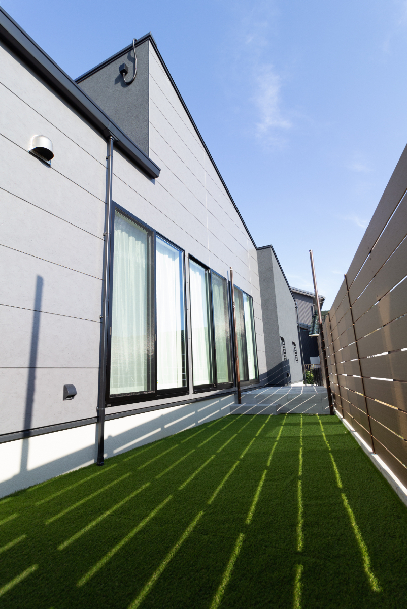 優しい色味の内装が魅力！ガレージつきの平屋のお家