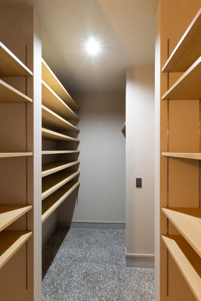 ガレージつきの中庭を囲んだ平屋のお家