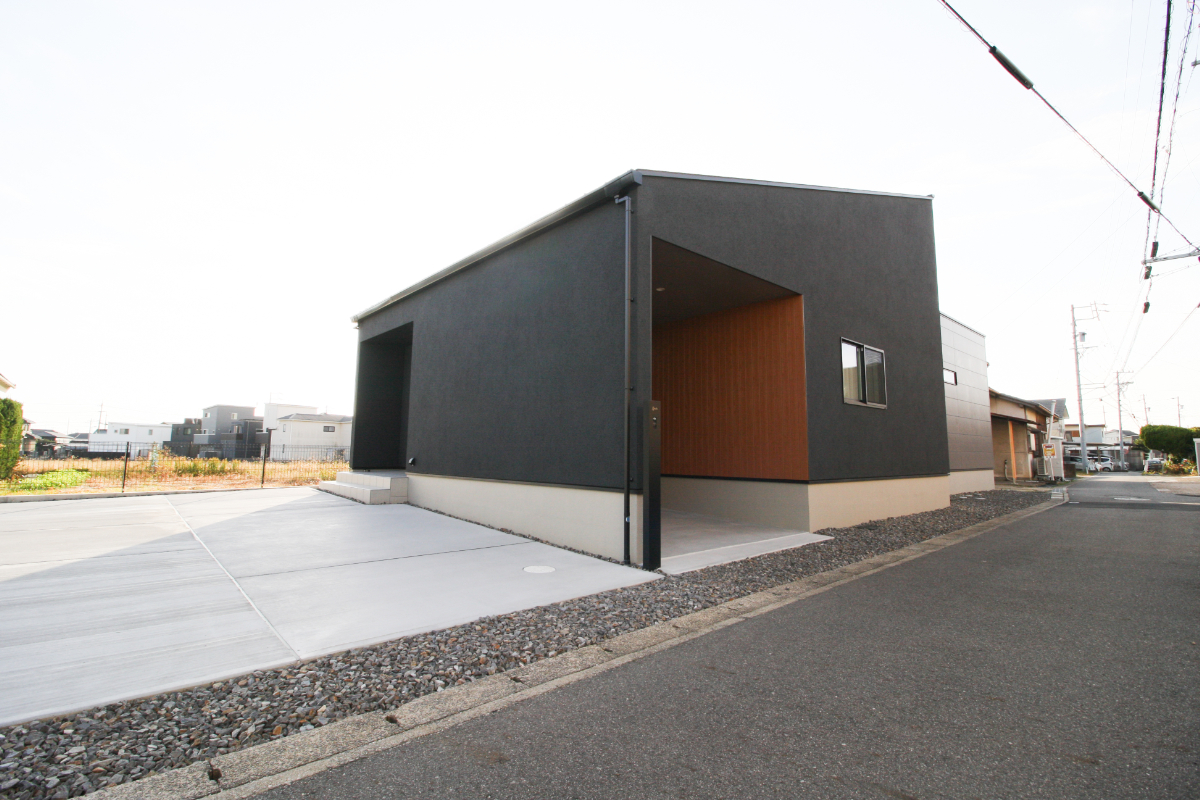 優しい色味の内装が魅力！ガレージつきの平屋のお家